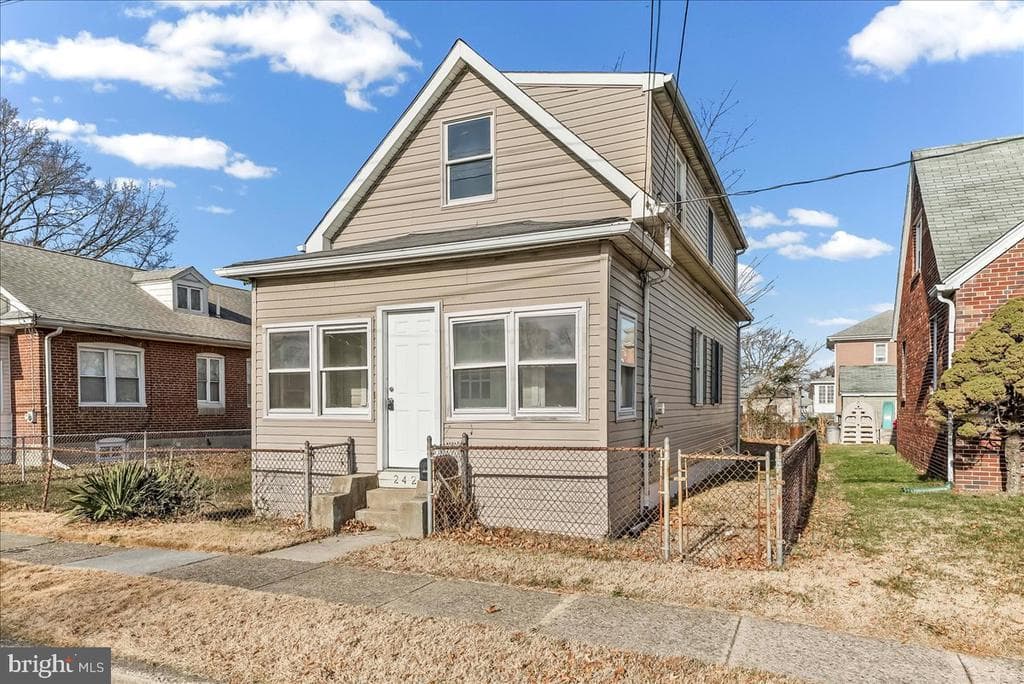 242 Seneca Street photo 1