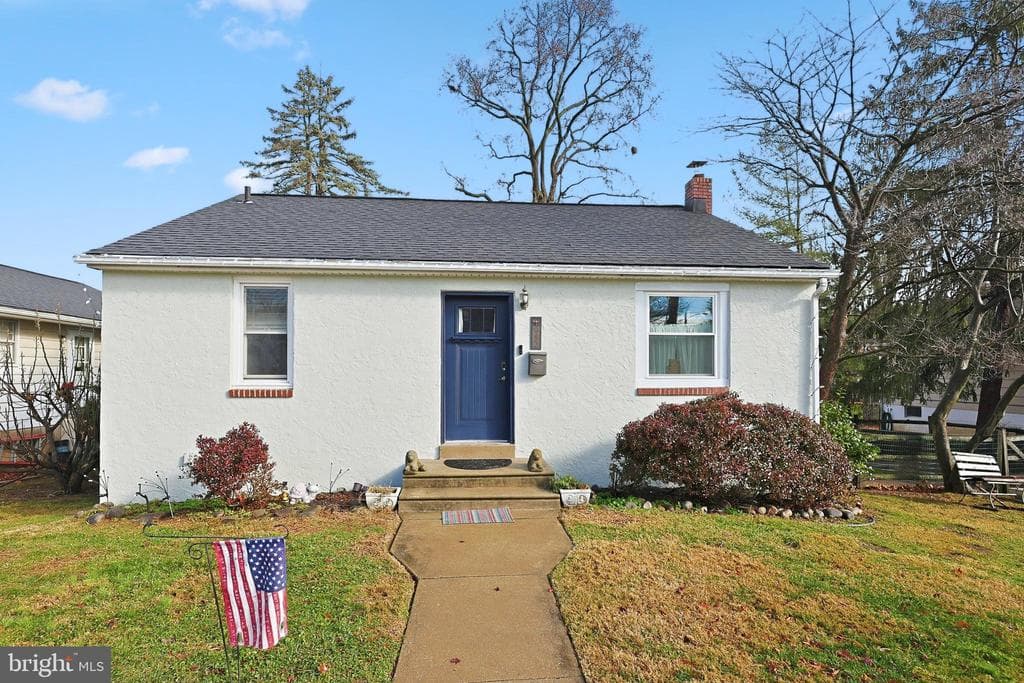 945 1st Ave photo 1