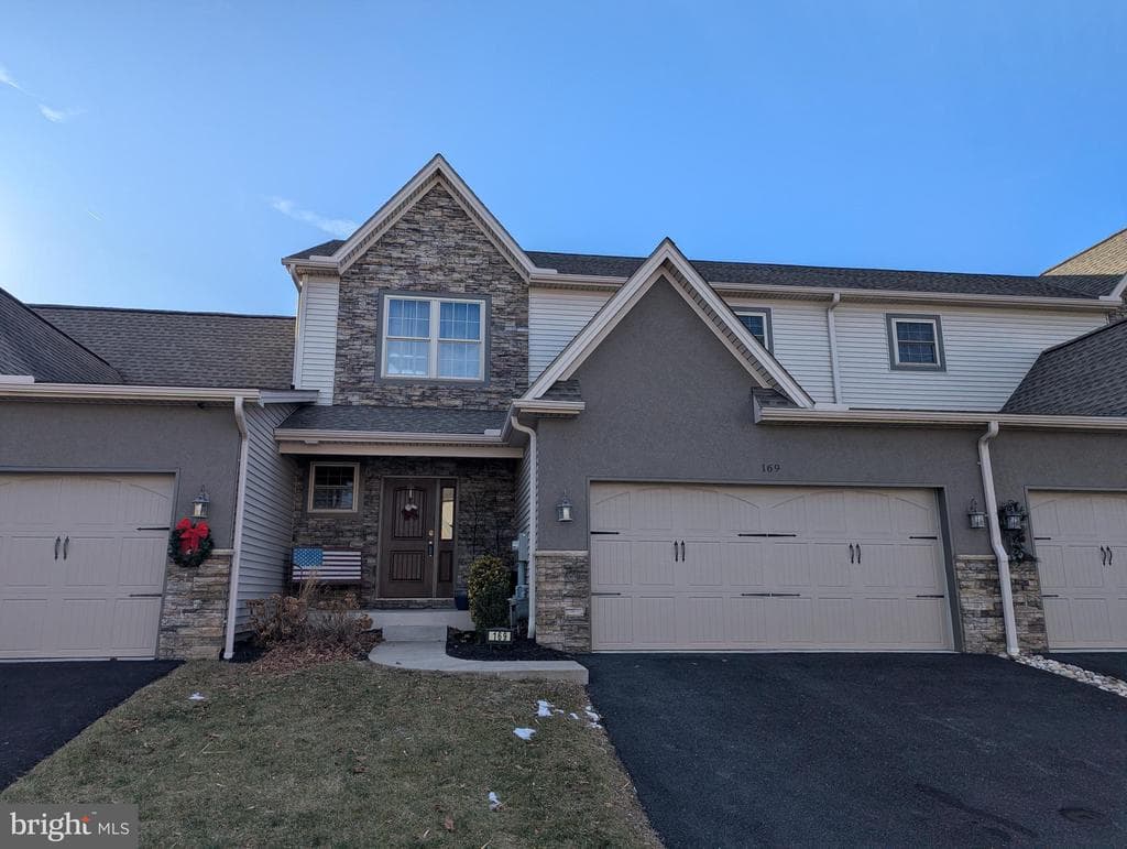 169 Lexington Court photo 1