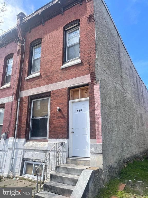 1934 N Croskey Street photo 1