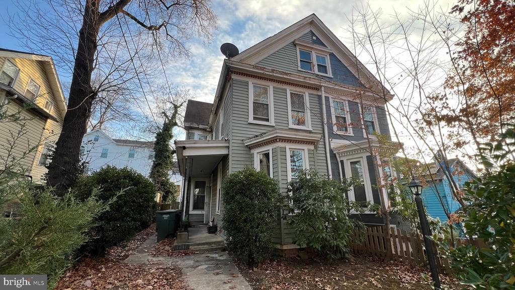 1241 Perry Street NE photo 1