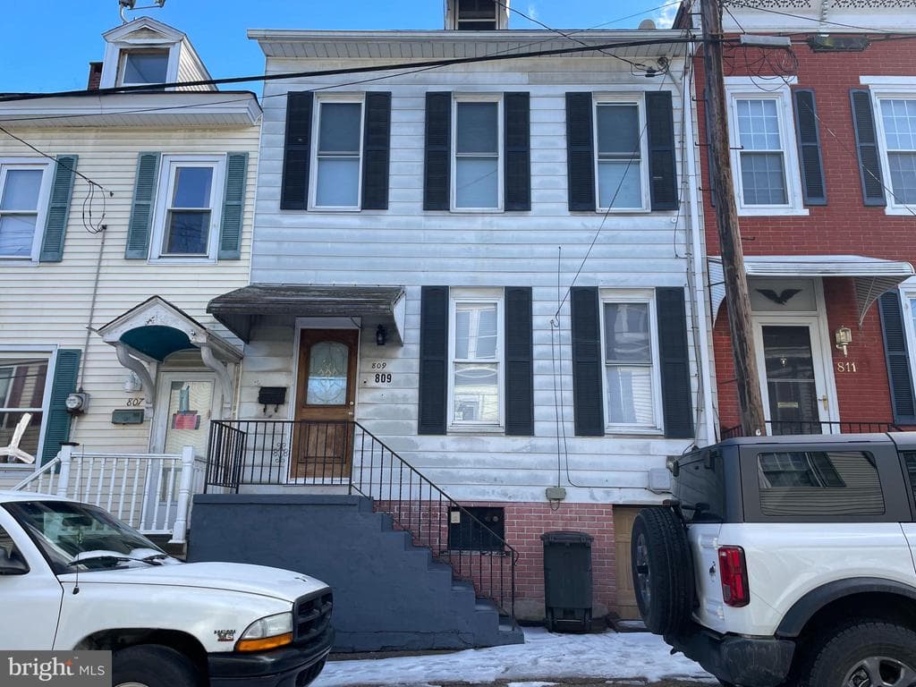 809 W Norwegian Street photo 1
