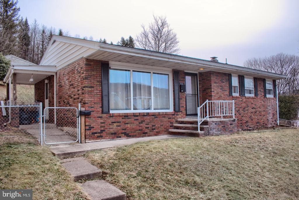 924 Hemlock Street photo 1