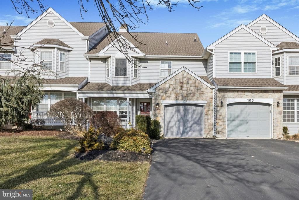 102 Steeplechase Drive photo 1