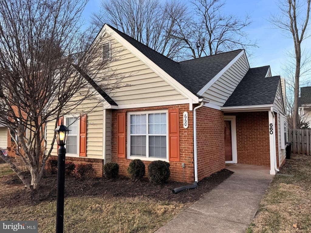 660 Ripplebrook photo 1