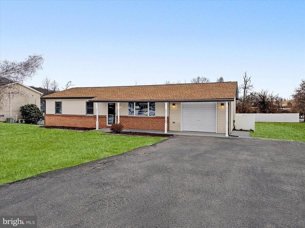 207 Steves Lane photo 1