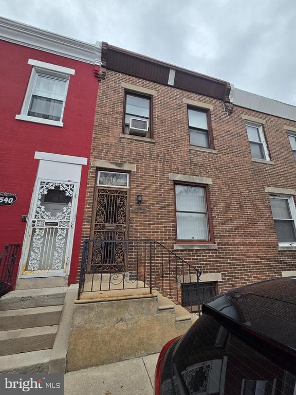 4542 N Mole Street photo 1