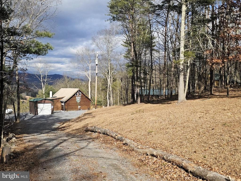 211 Martin Road photo 1