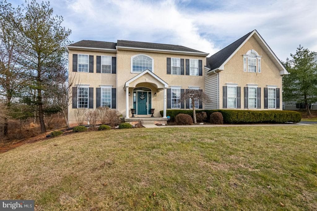 201 Applewood Drive photo 1