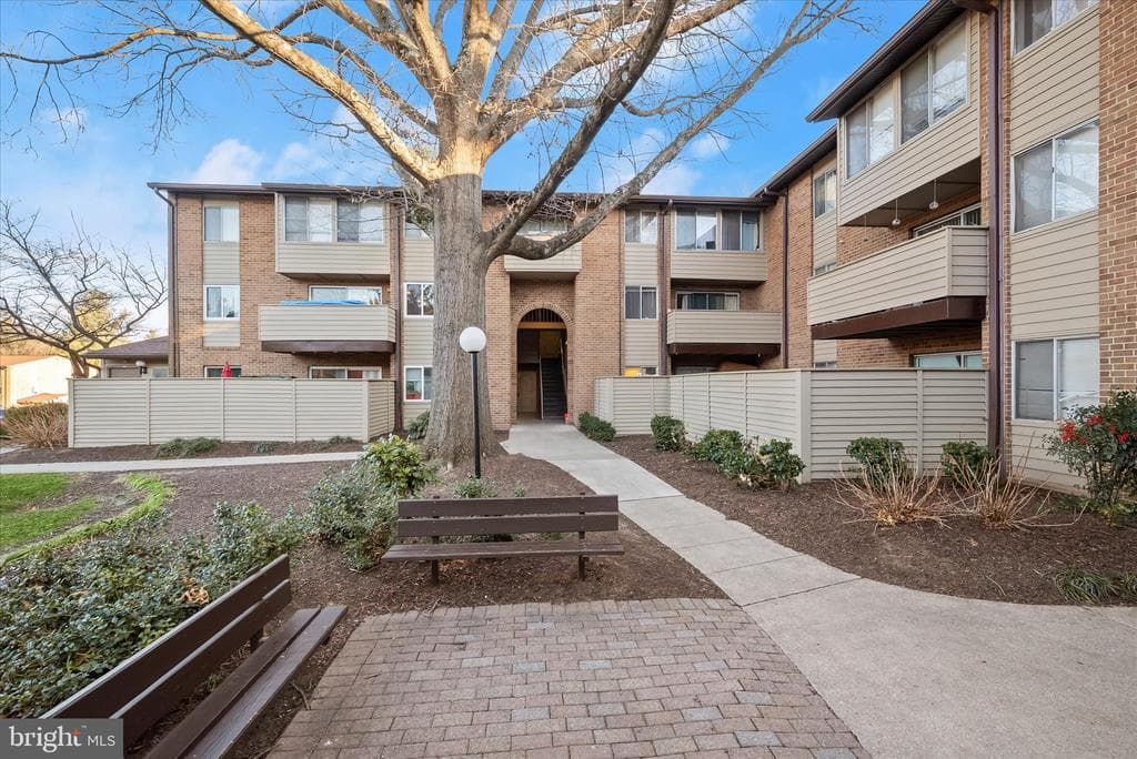 19419 Brassie Place #102 photo 1