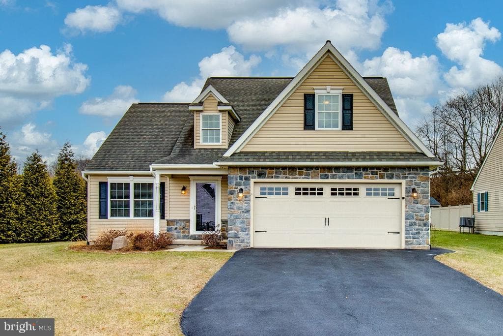201 Abbey Lane photo 1