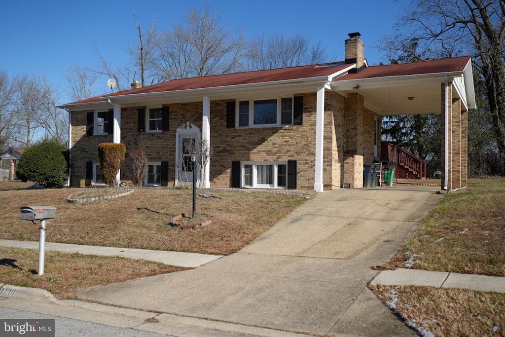 10100 White Avenue photo 1