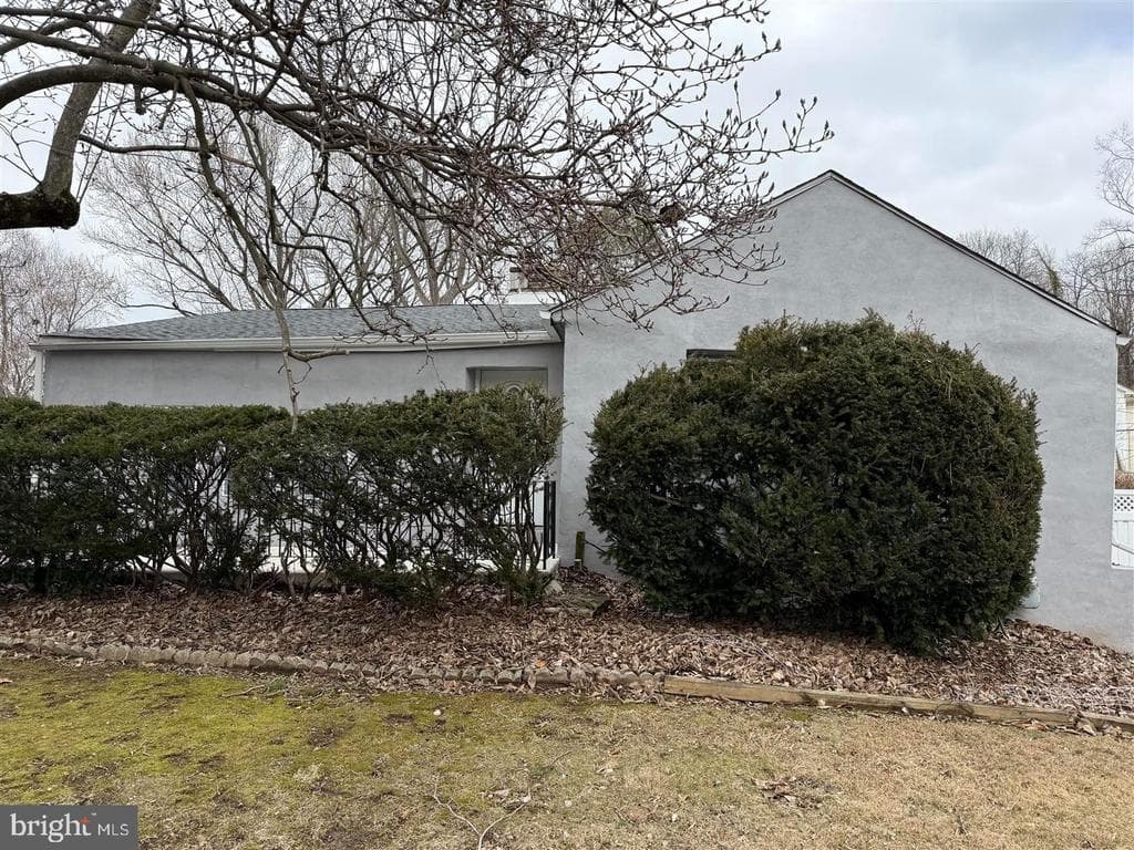 8002 Ivy Lane photo 1