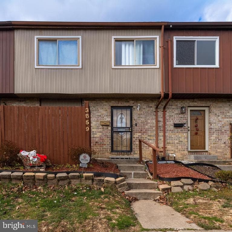 3859 Twin Lakes Court photo 1