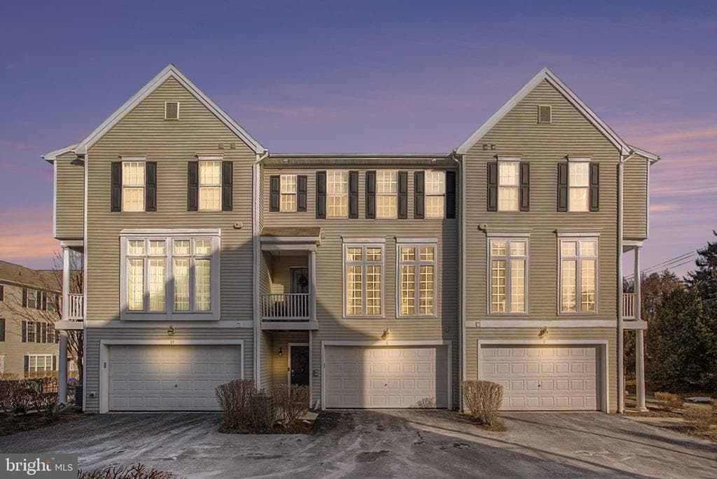 3009 E Meridian Cmns photo 1