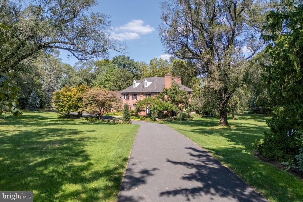 1593 Saucon Valley Road photo 1