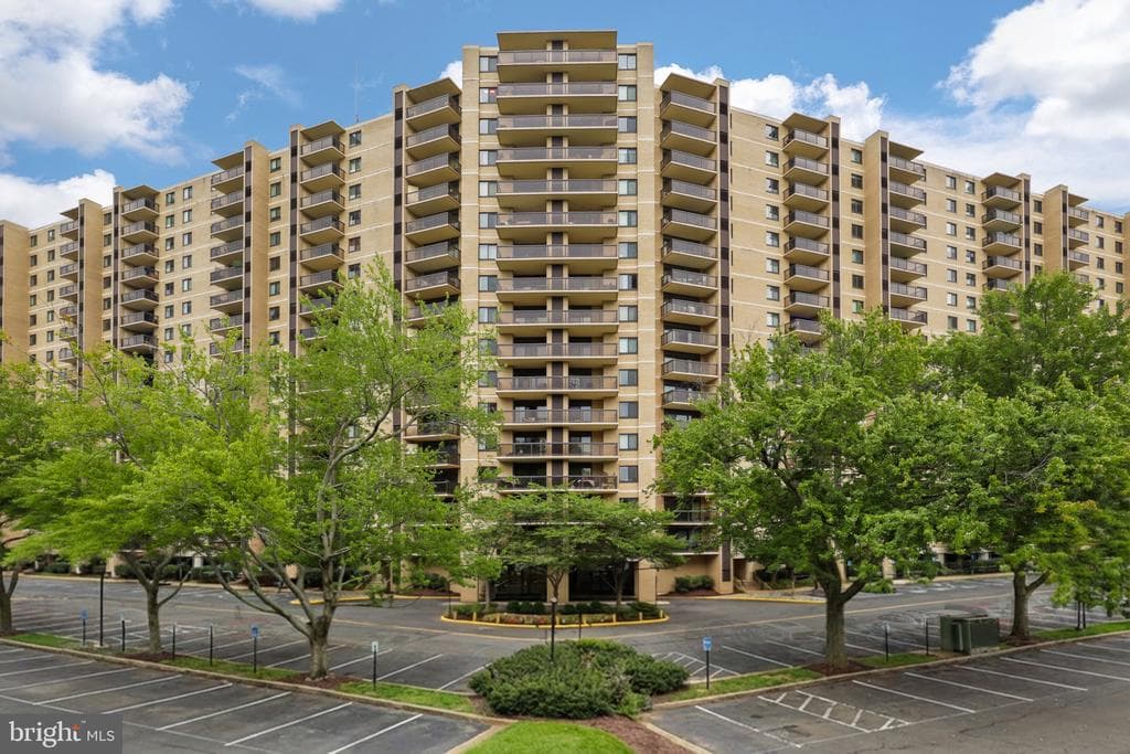 205 Yoakum Parkway #1724 photo 1