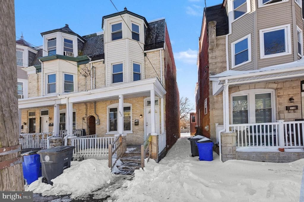 332 Oak Street photo 1