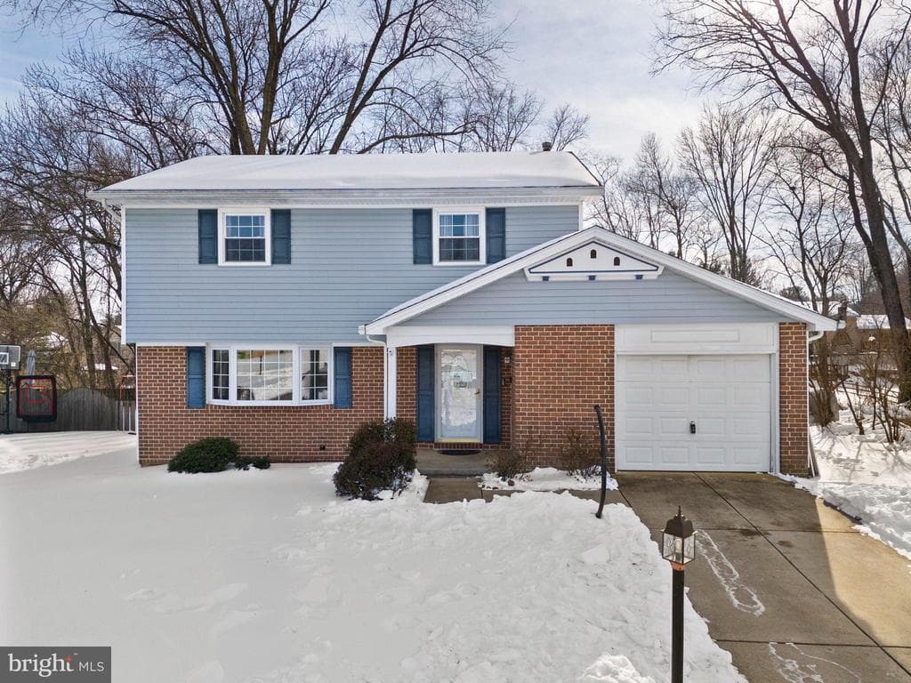 2058 Whitney Lane photo 1