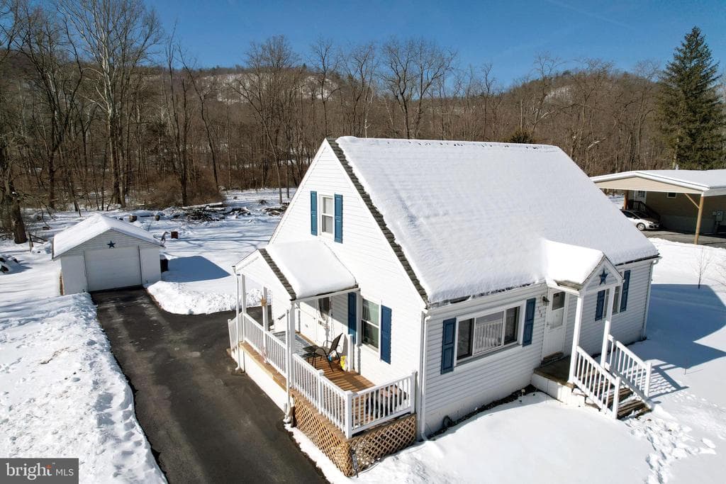 758 Runville Road photo 1