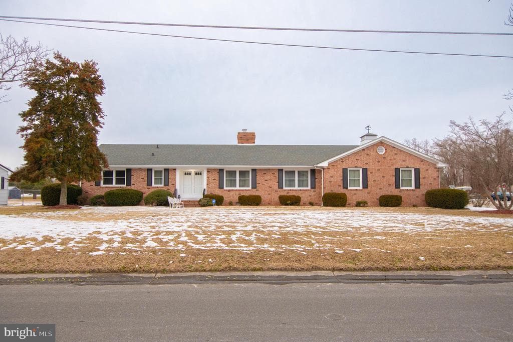 1019 Marquis Avenue photo 1