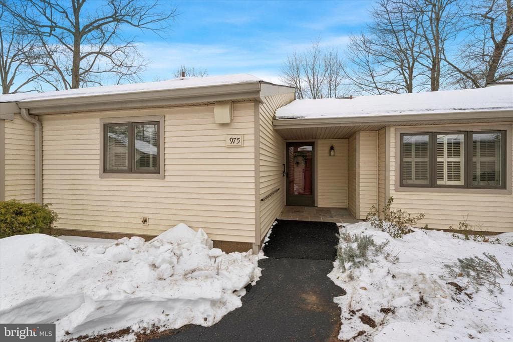 975 Kennett Way #975 photo 1