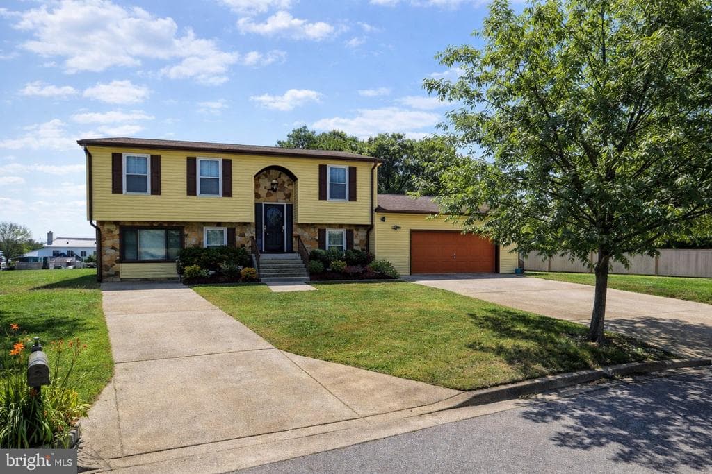 612 Pearse Lane photo 1