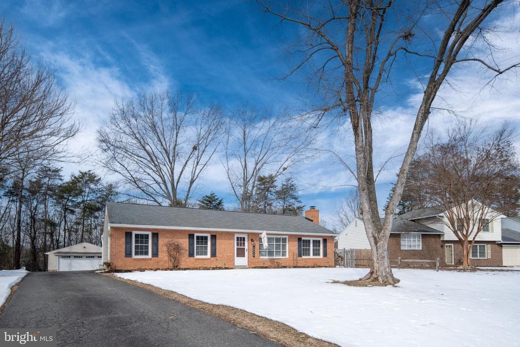 10412 Hillside Lane photo 1