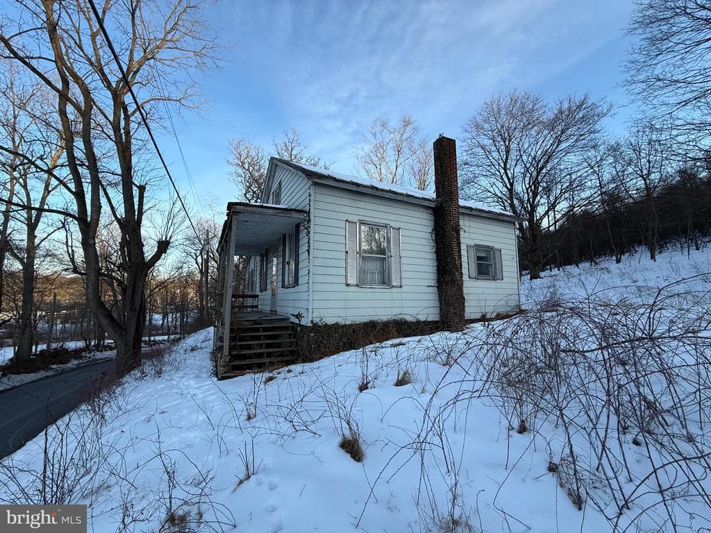 140 Creek Road photo 1