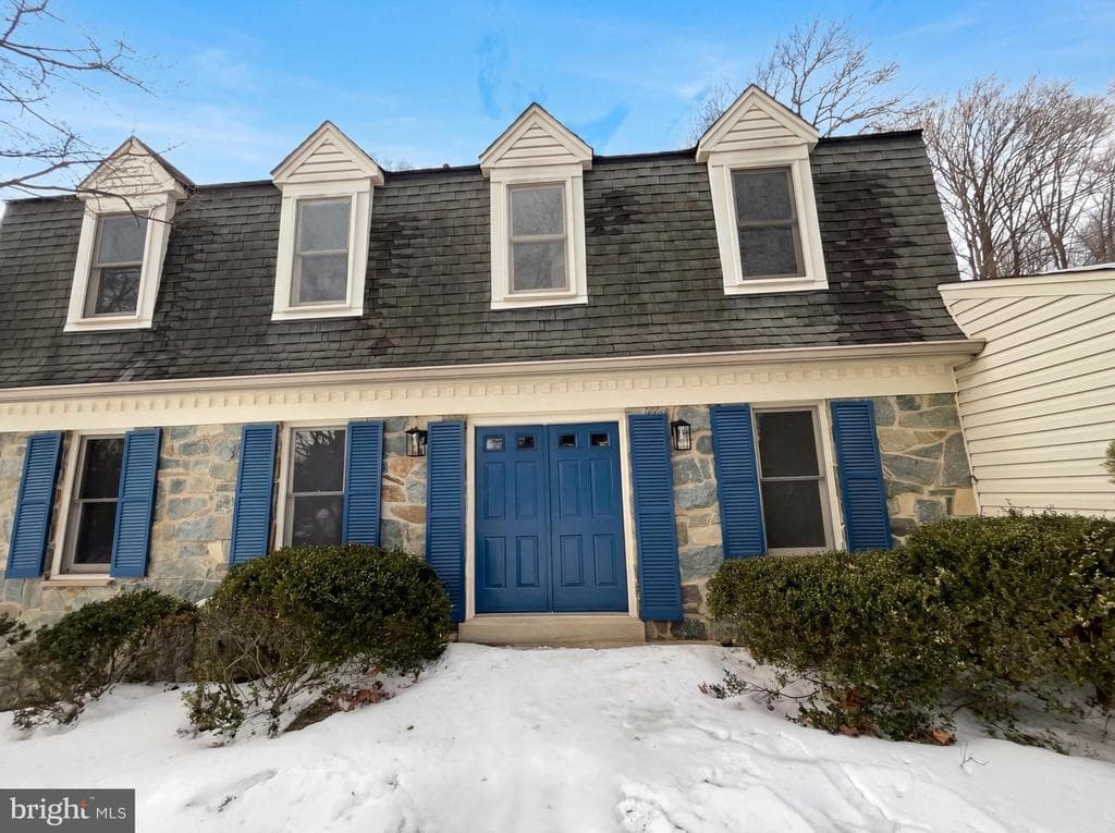 2304 Holly Spring Drive photo 1