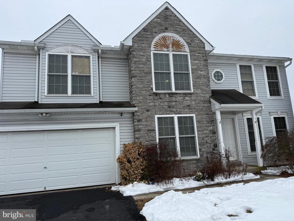 140 Thomas Drive photo 1
