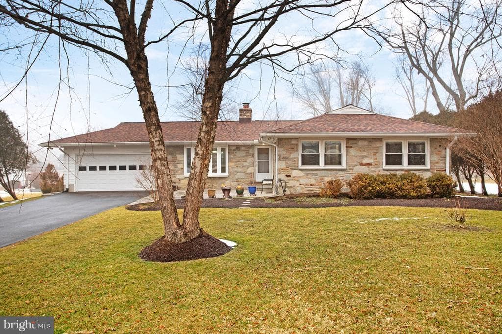 2610 Orchard Avenue photo 1