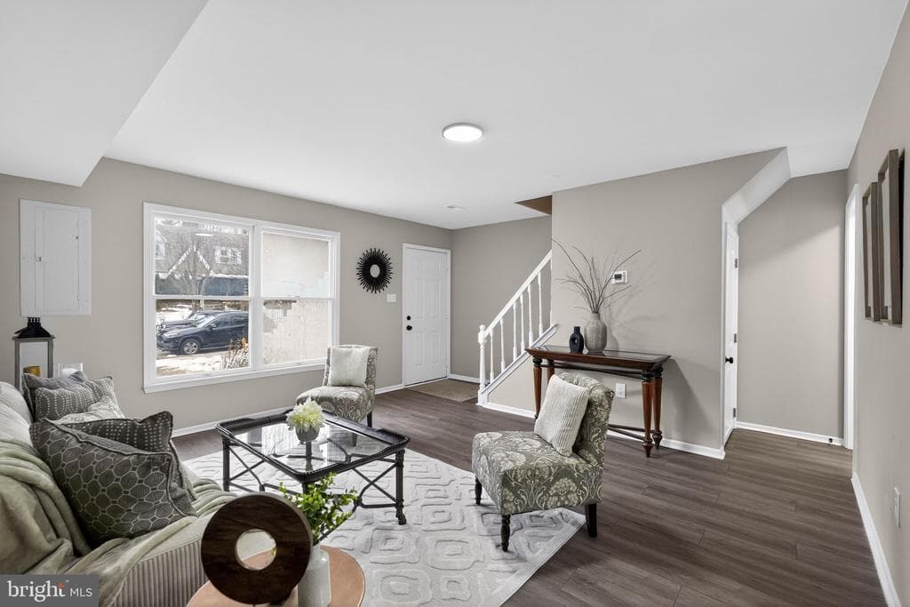 457 E Vernon Road photo 1
