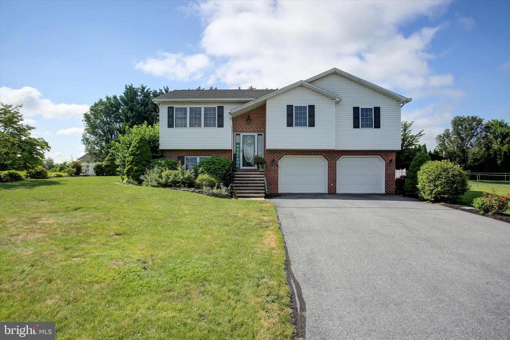 10482 Mapleton Road photo 1