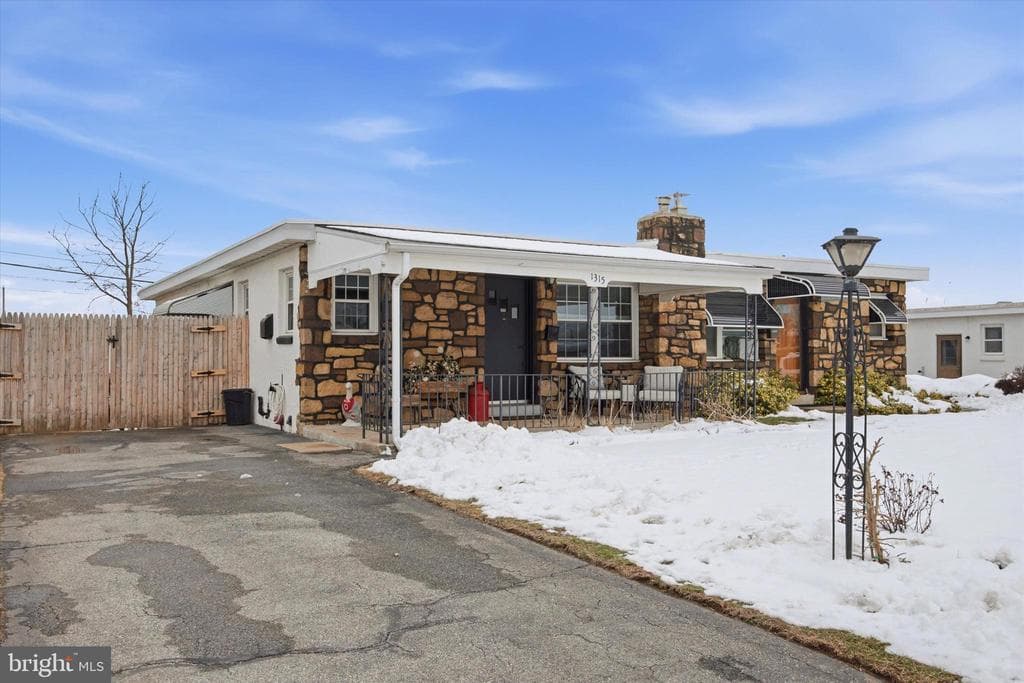 1315 Hillcrest Road photo 1