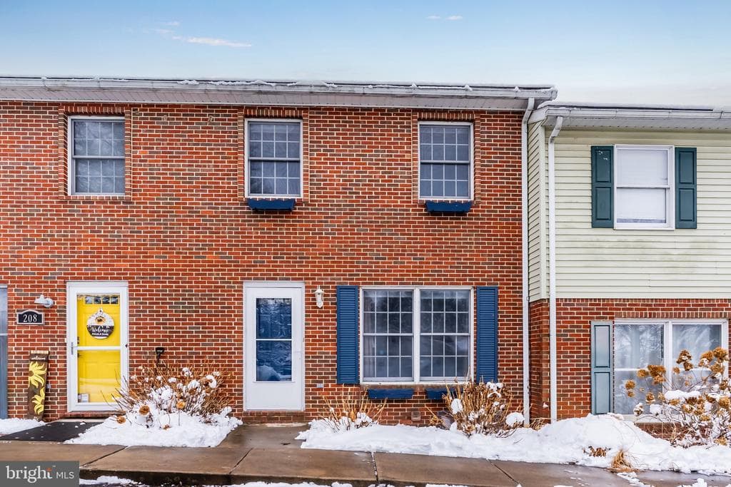 206 Schoolhouse Lane photo 1