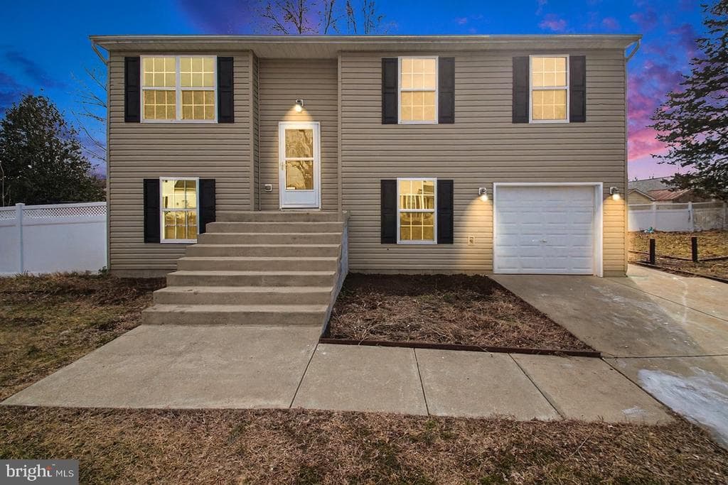 1002 Martingale Court photo 1