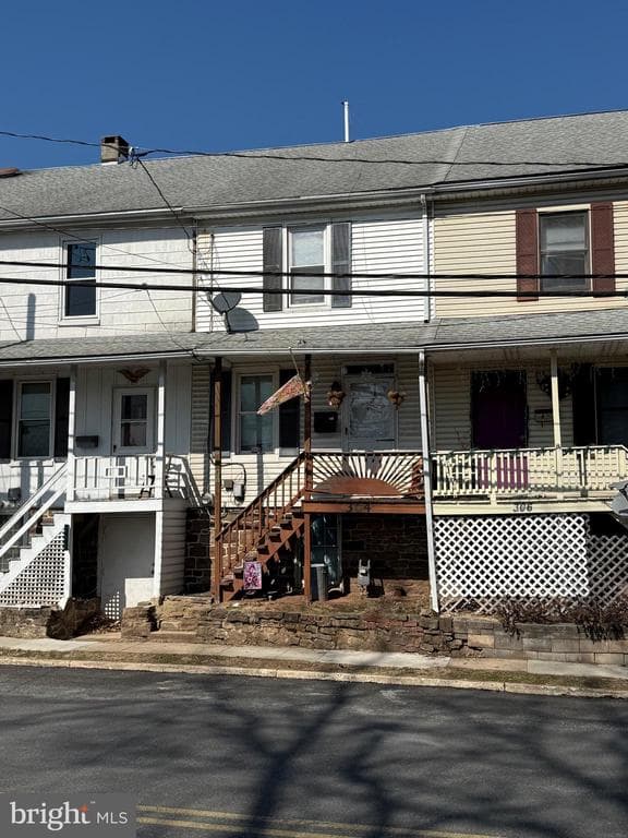 304 Maple Street photo 1