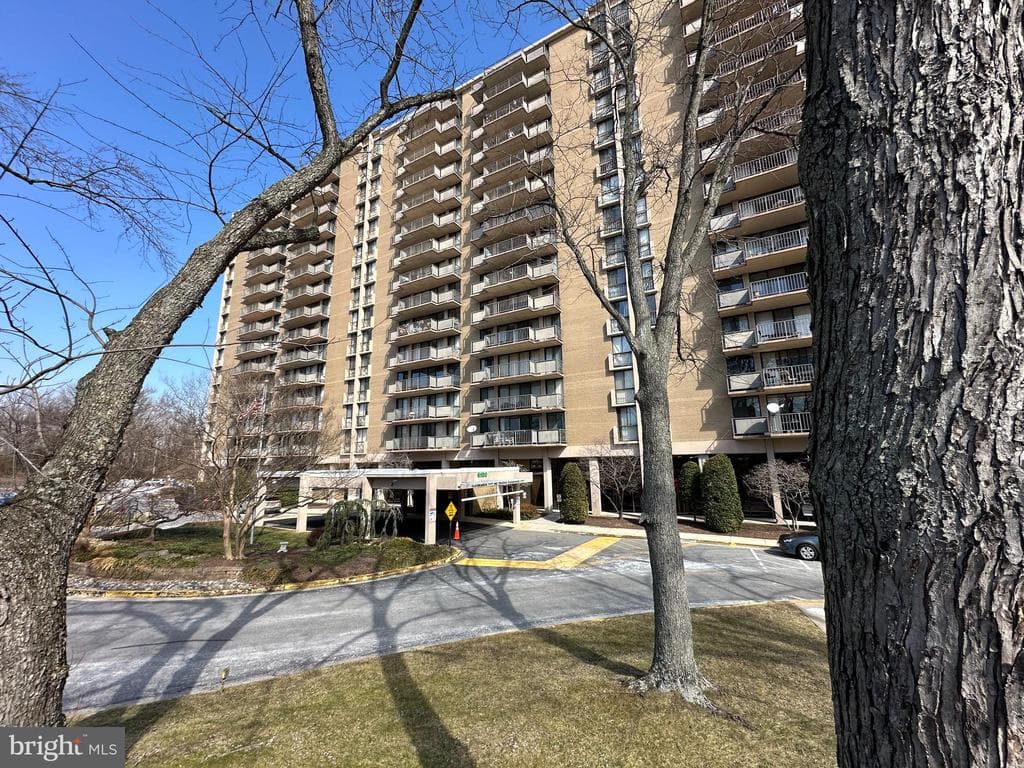 6100 Westchester Park Drive #408 photo 1