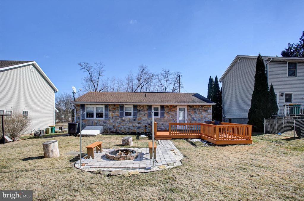 340 Ridge Avenue photo 1