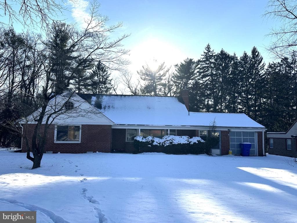 7915 Green Lane photo 1