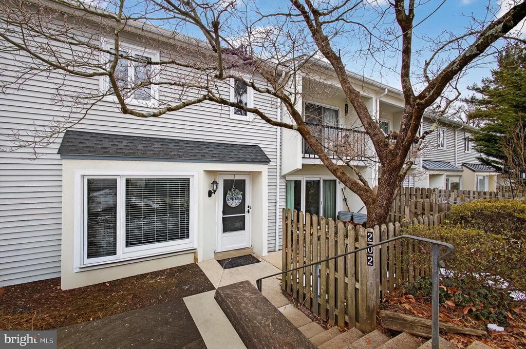 202 E Chelsea Circle photo 1