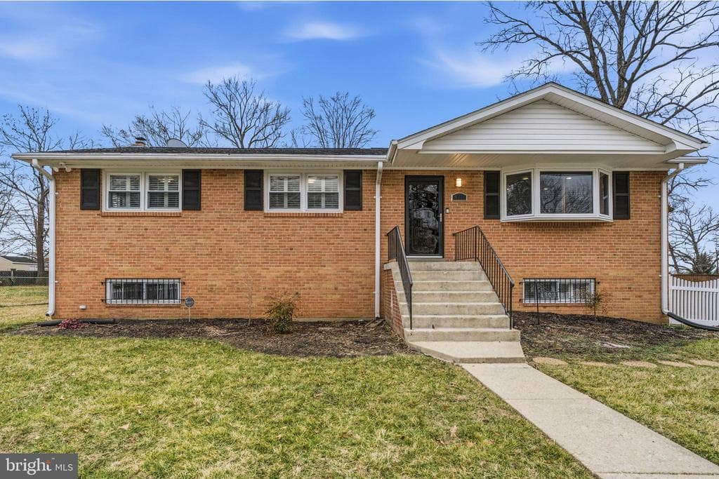 4303 Skyline Drive photo 1