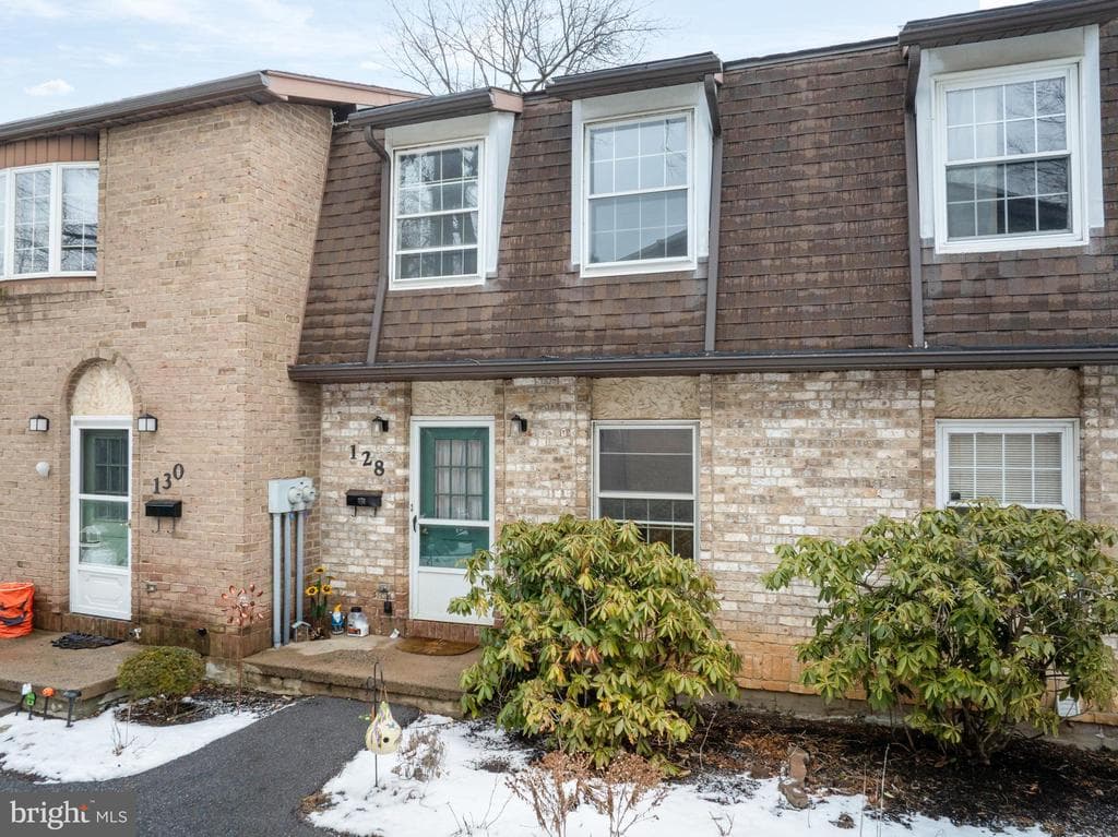 128 Haverford Circle photo 1