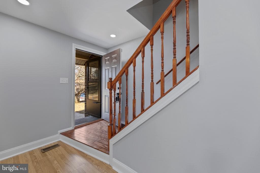 9052 Centerway Road photo 1