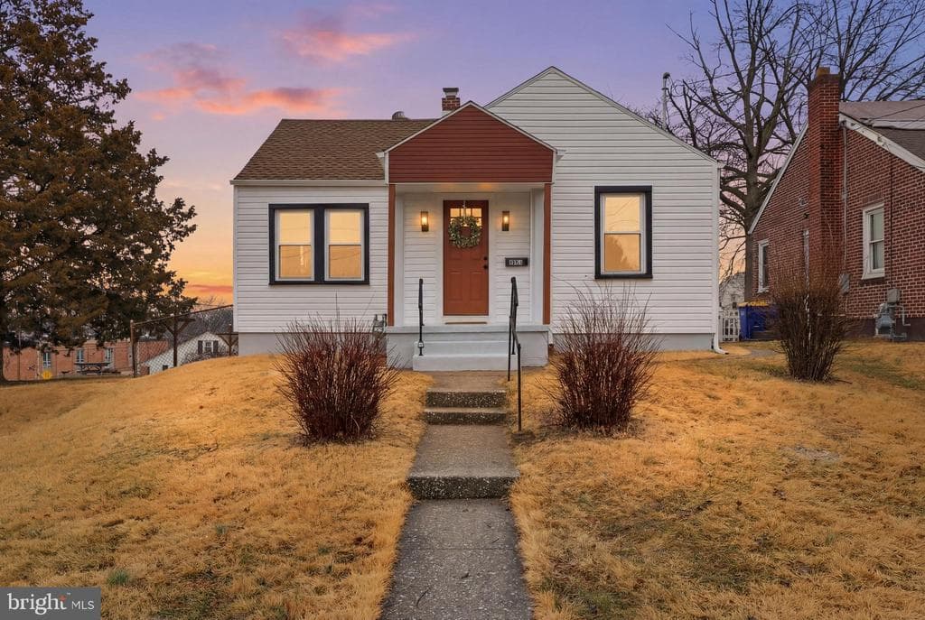 993 N Queen Street photo 1