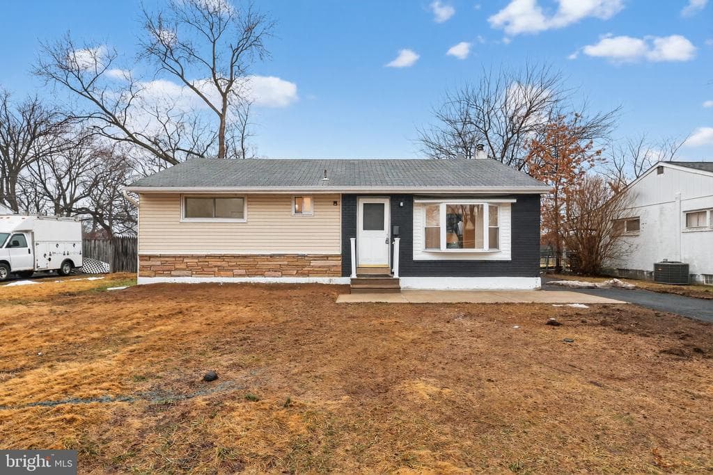 904 Arthur Avenue photo 1