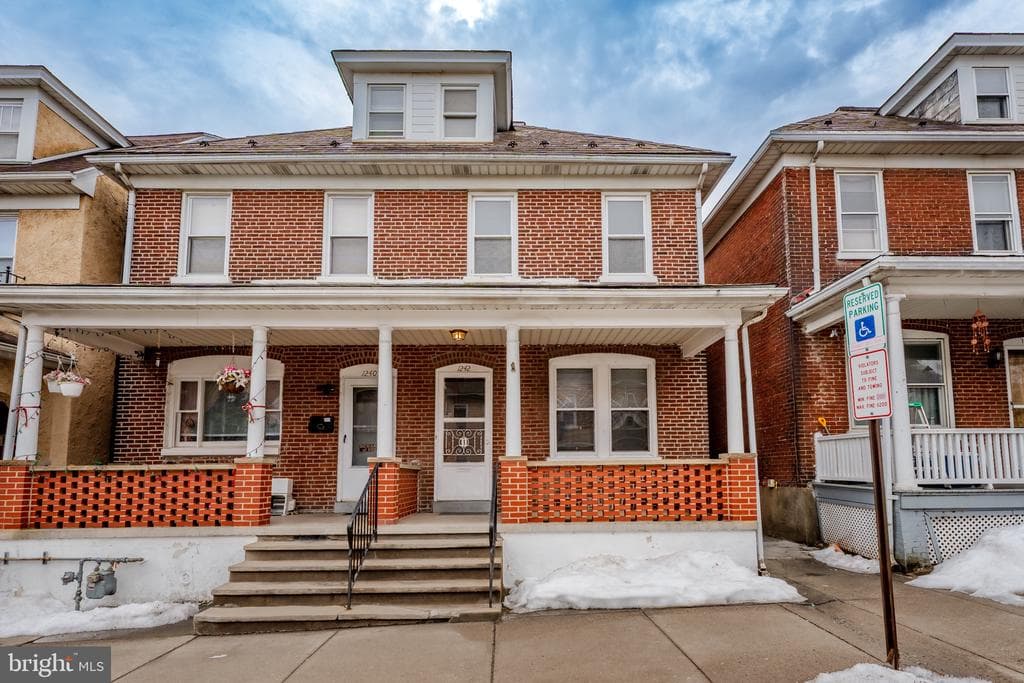 1242 Ferry Street photo 1