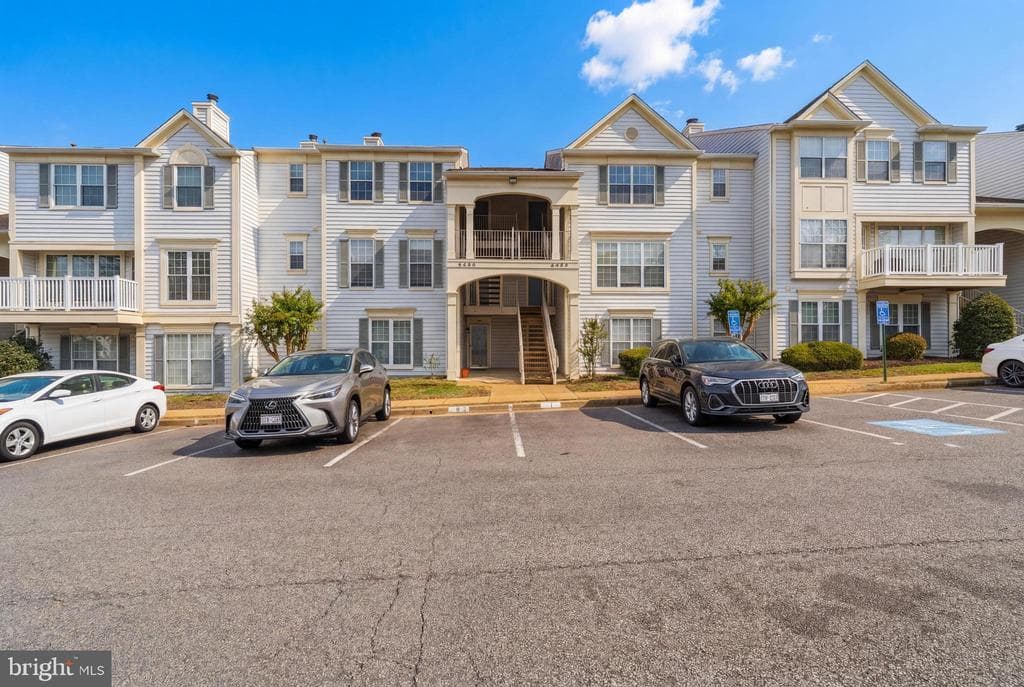 8206 Crossbrook Court #201 photo 1