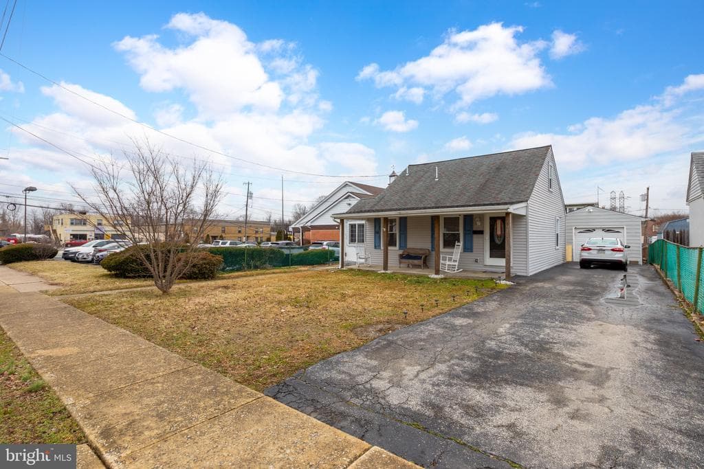 914 Anderson Avenue photo 1